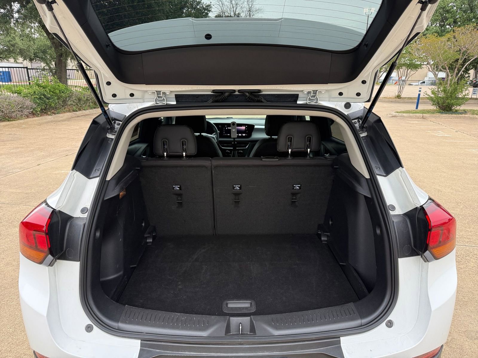 Used 2025 Buick Encore GX Preferred AWD/4WD image 32