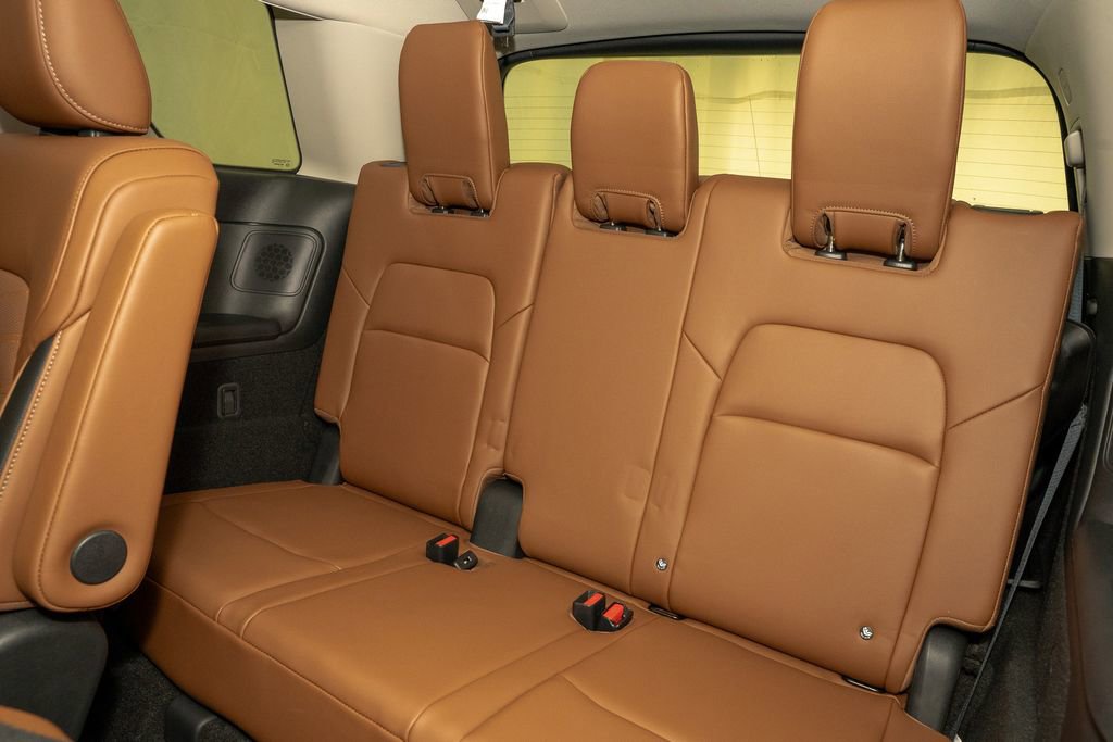 Certified 2025 Nissan Pathfinder Platinum image 12