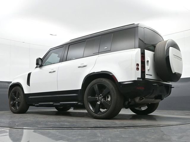 Used 2024 Land Rover Defender 110 X-Dynamic SE image 19