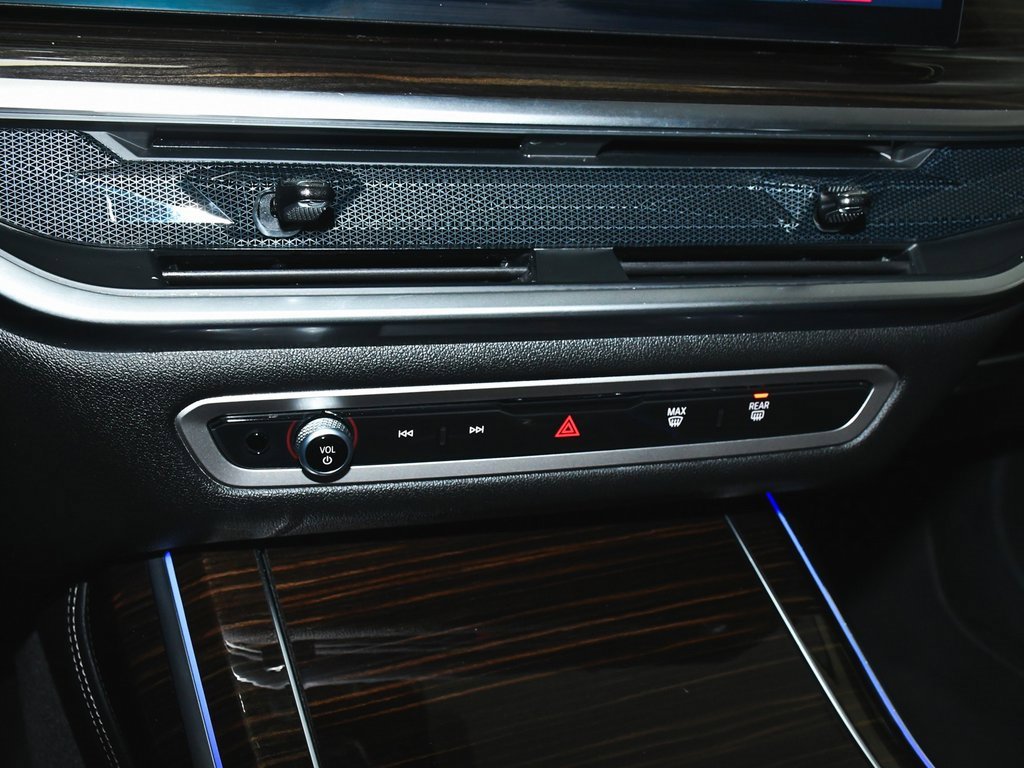 Used 2024 BMW X7 xDrive40i image 41