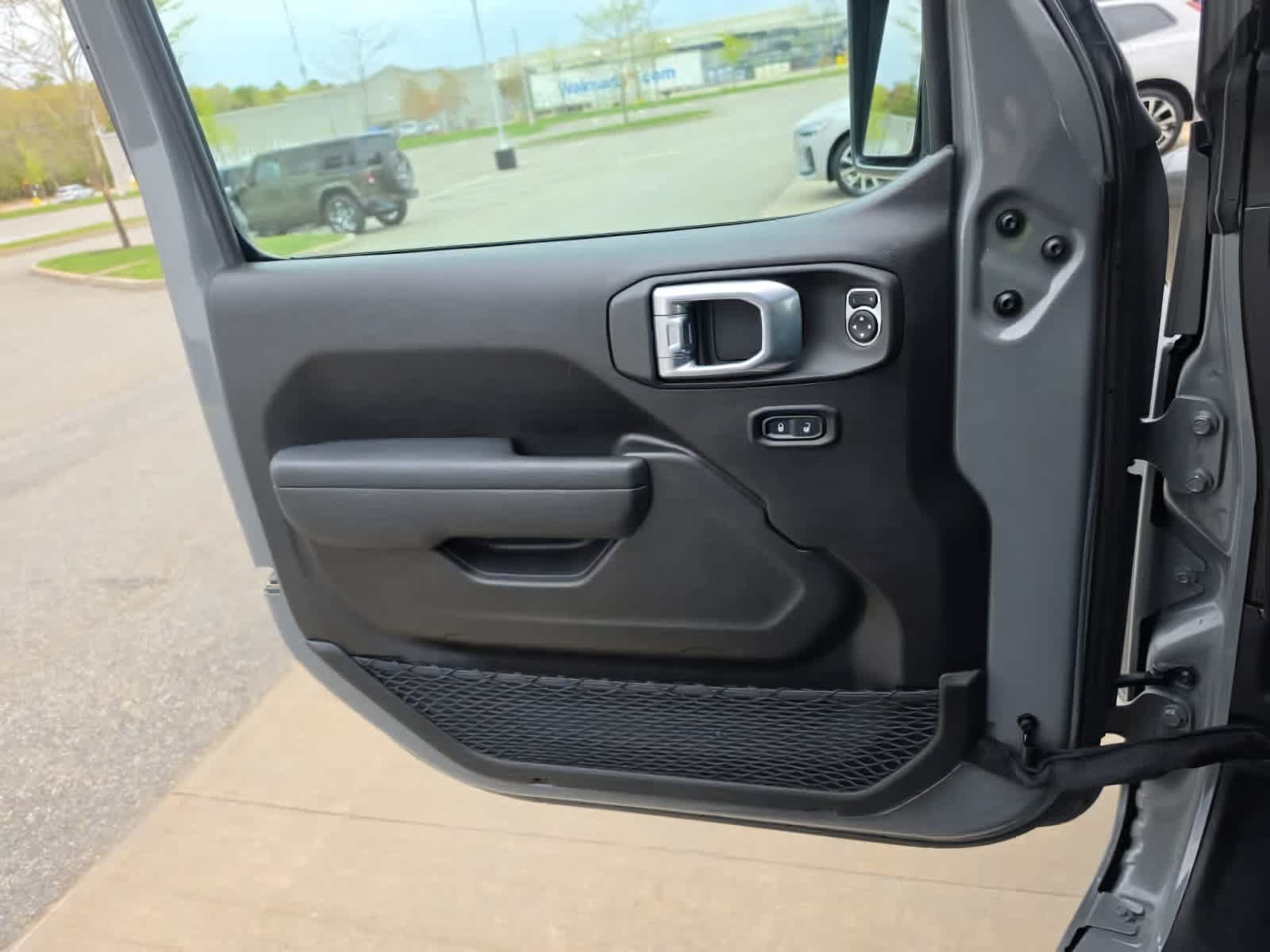 Used 2023 Jeep Wrangler Unlimited AWD/4WD image 39