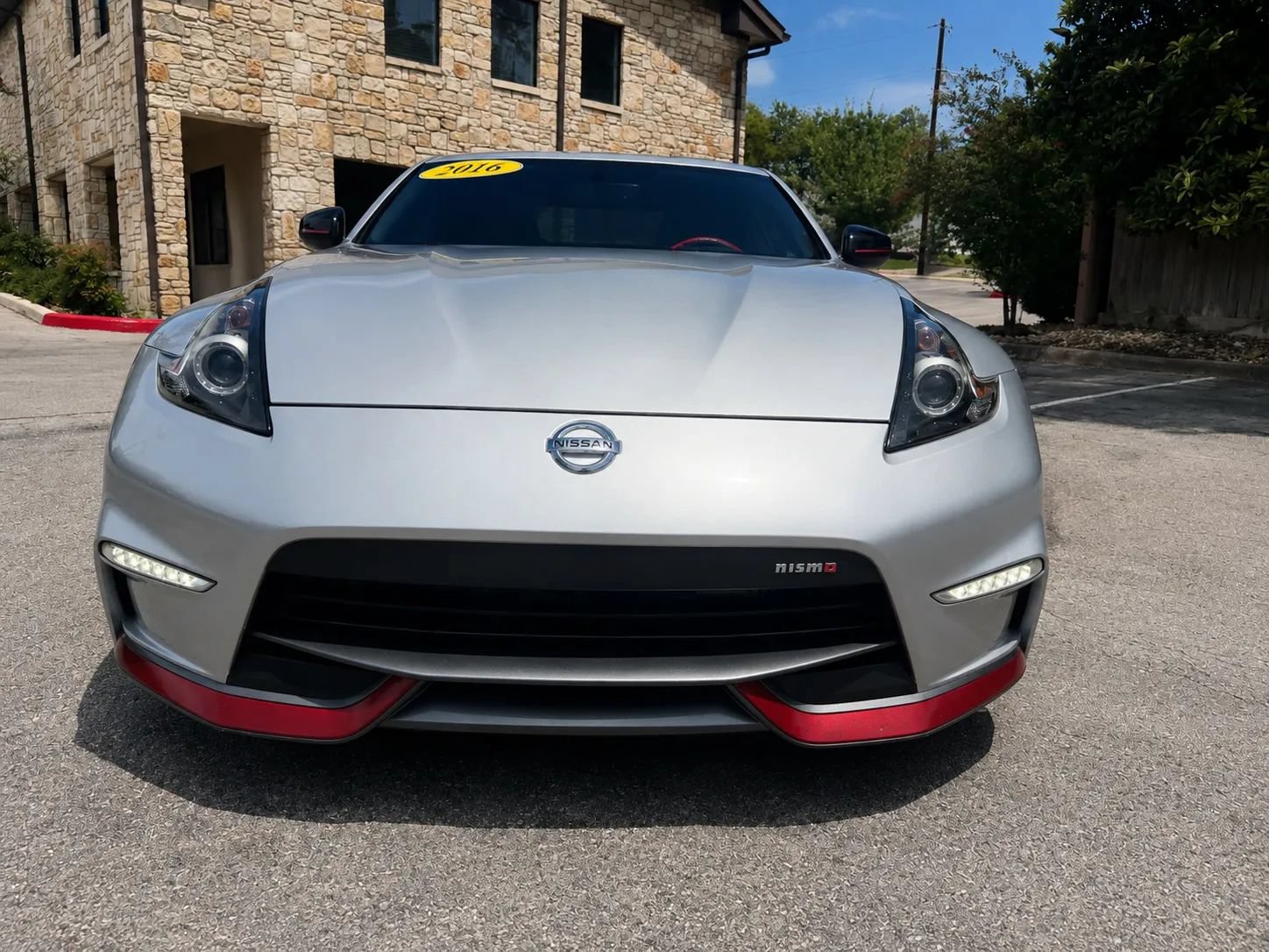 Used 2016 Nissan 370Z NISMO RWD image 2