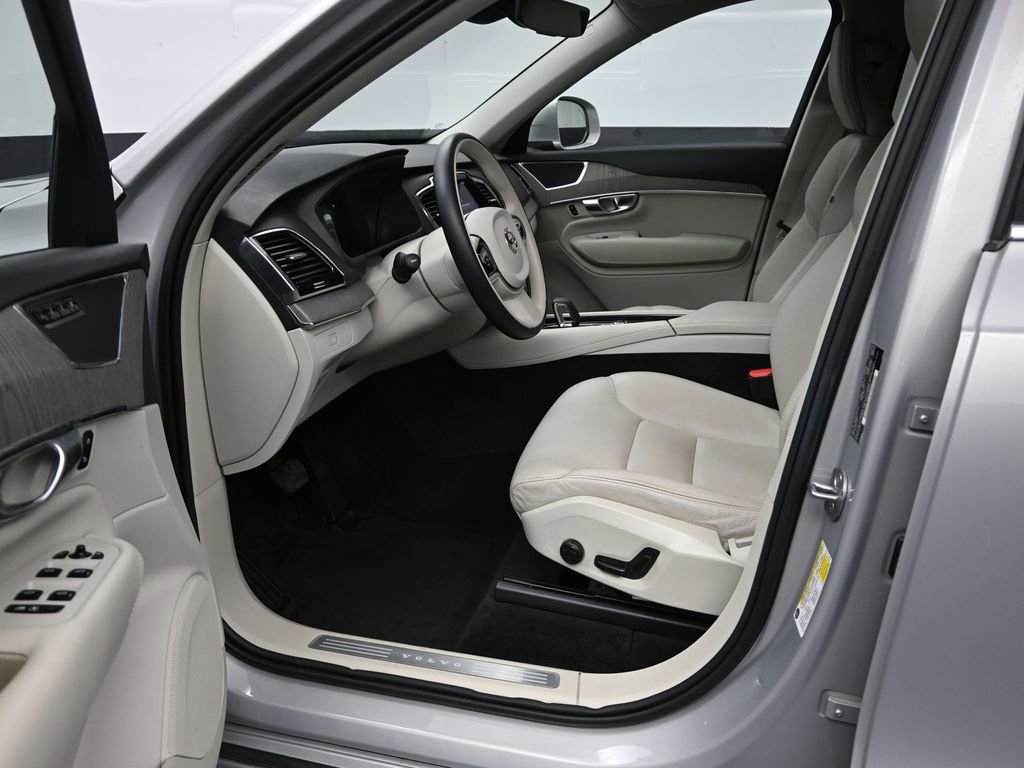 Used 2023 Volvo XC90 B5 Plus w/ Protection Package Premier image 9