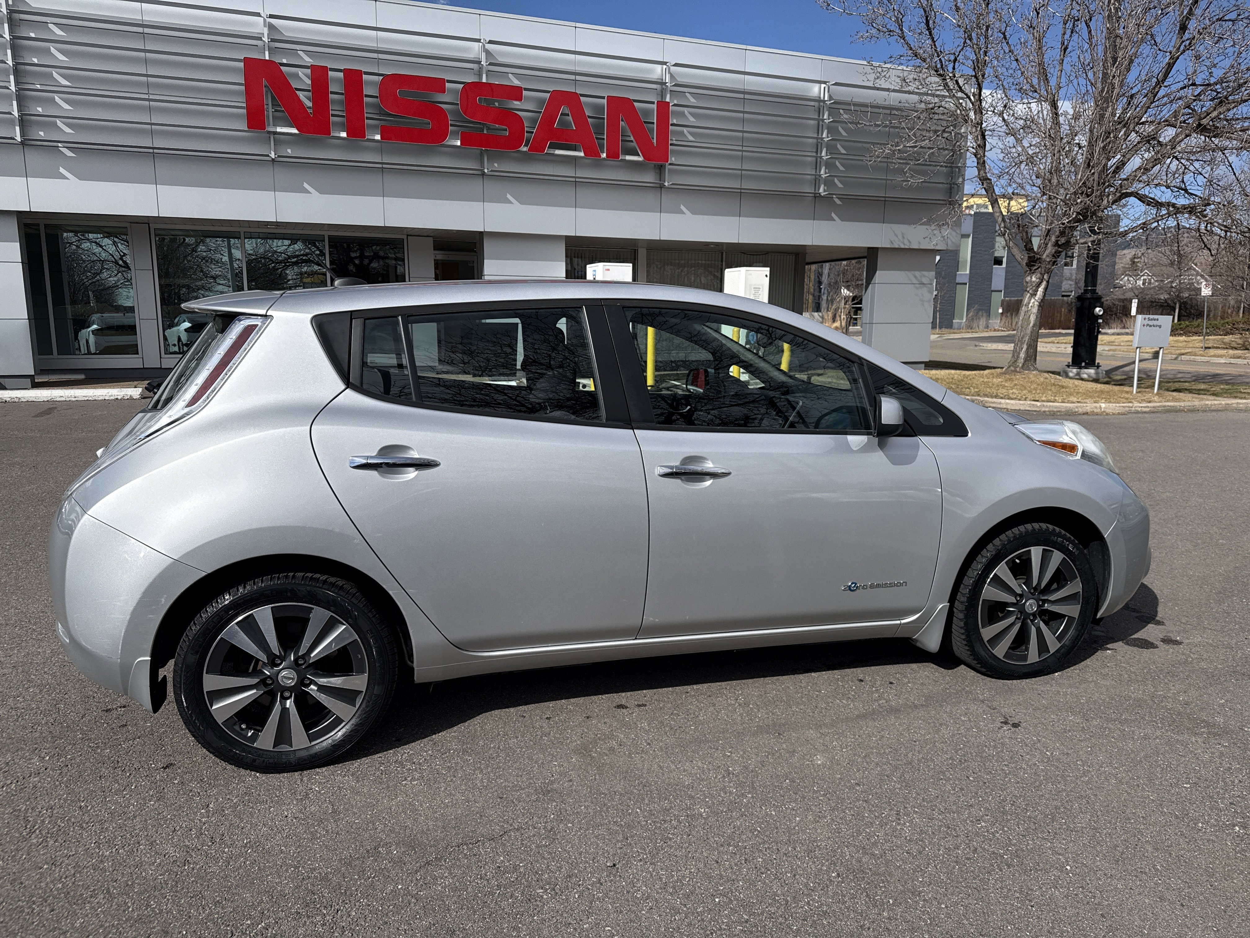 Used 2015 Nissan Leaf SV image 8