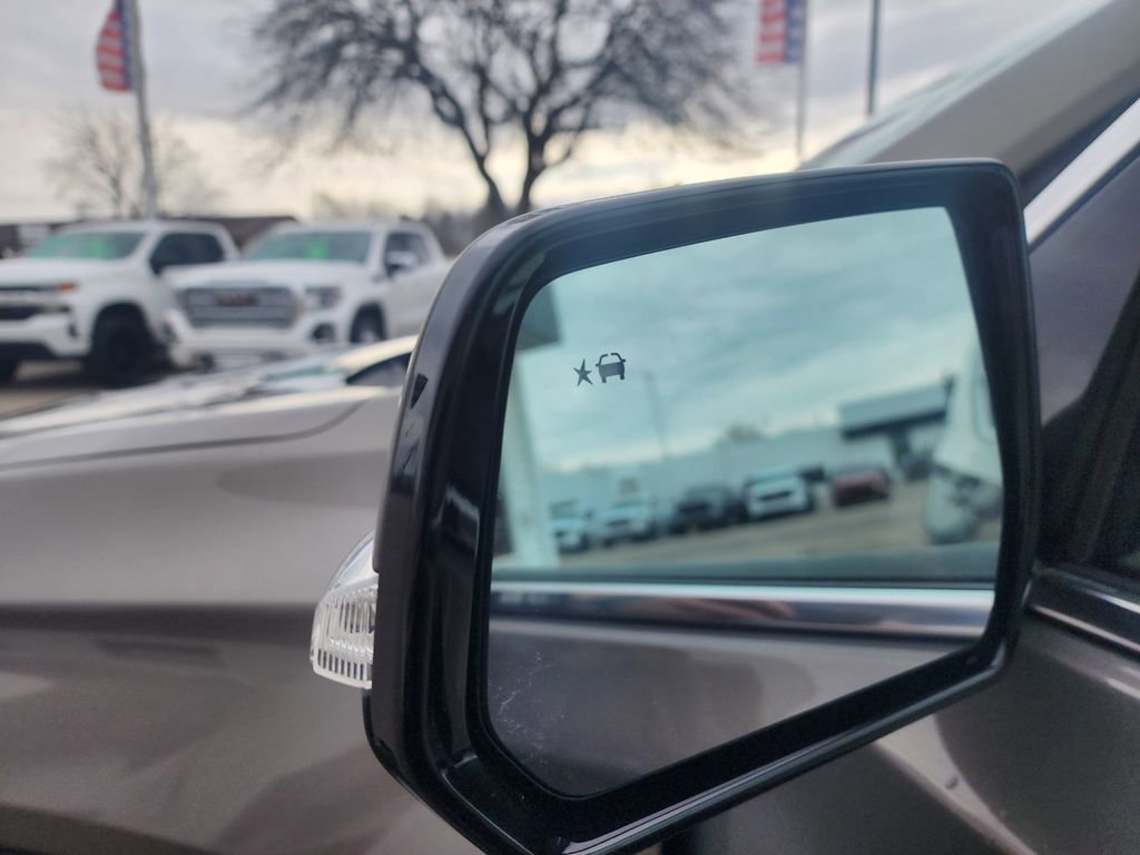 Used 2018 Chevrolet Traverse LT w/ LPO, Floor Liner Package image 27