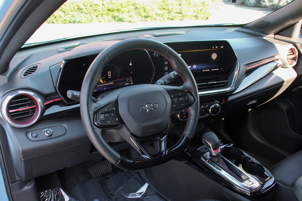 Used 2024 Chevrolet Trax RS w/ Sunroof Package image 17