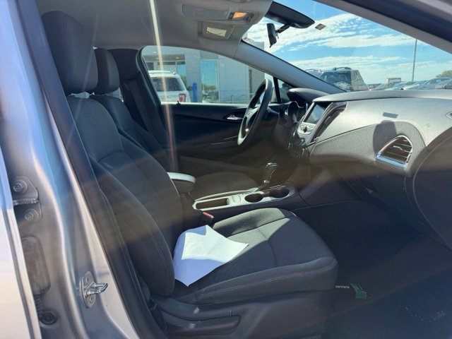 Used 2019 Chevrolet Cruze LT w/ Convenience Package FWD image 9