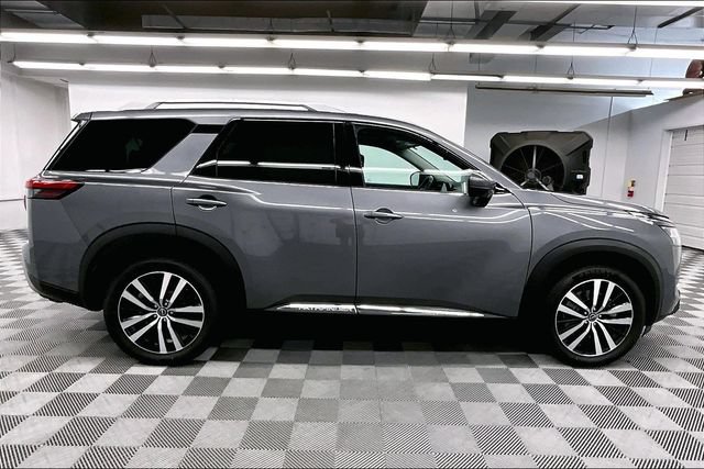 Used 2024 Nissan Pathfinder Platinum w/ Cargo Package AWD/4WD image 15
