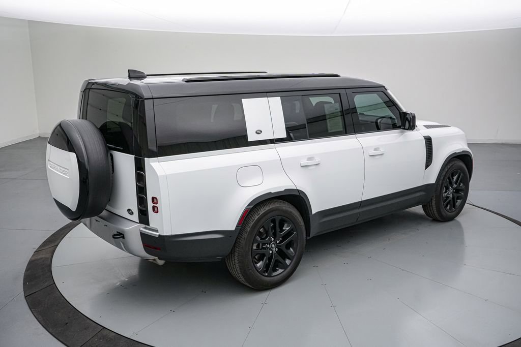Used 2023 Land Rover Defender 130 SE image 4