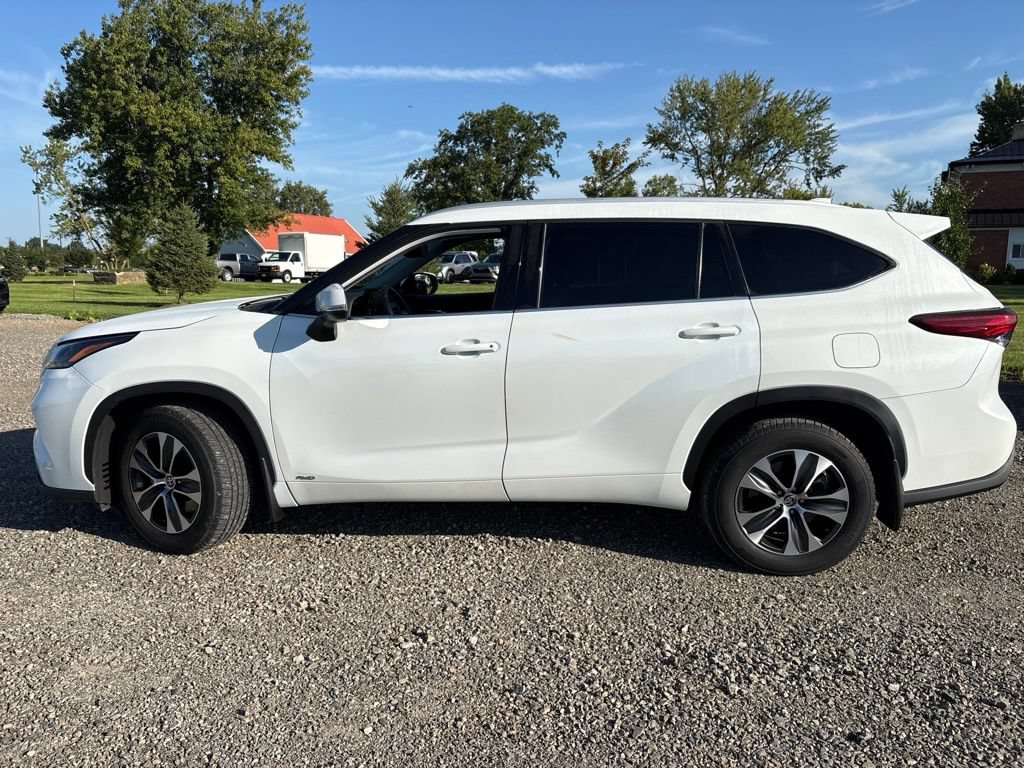 Used 2022 Toyota Highlander XLE AWD/4WD image 8
