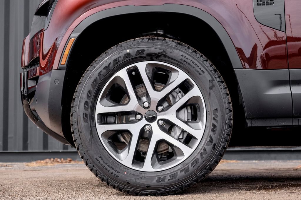 New 2026 Land Rover Defender 130 S image 4