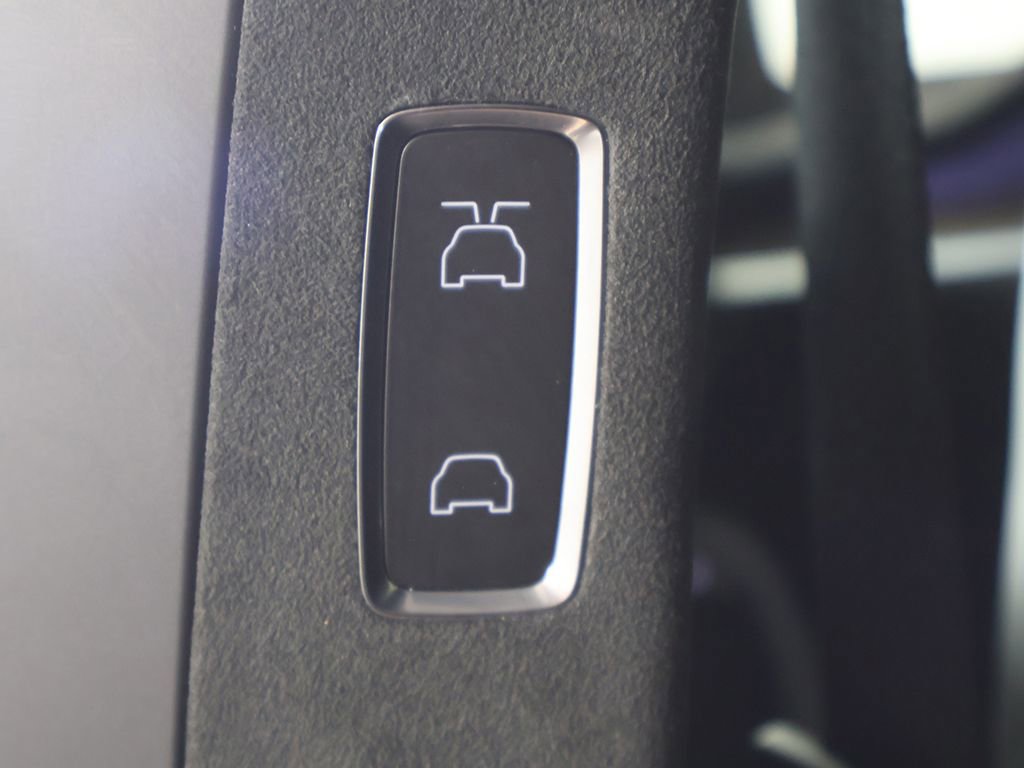 Used 2023 Tesla Model X image 45