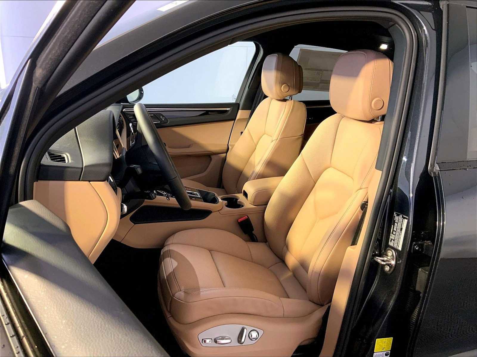 New 2026 Porsche Macan AWD/4WD image 5