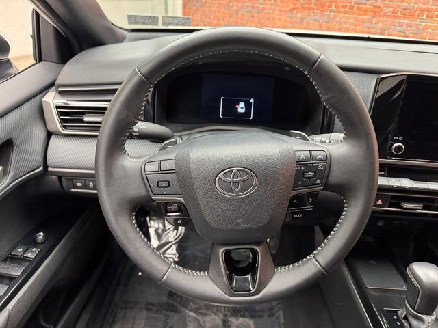 Used 2025 Toyota Camry SE image 14