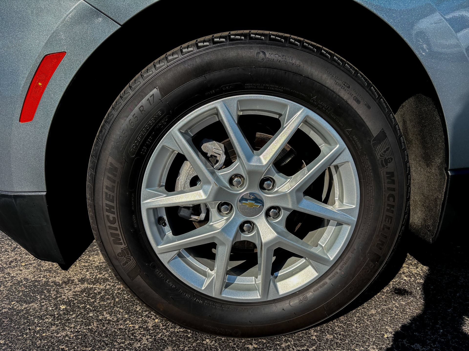 Used 2024 Chevrolet Equinox LT FWD image 31
