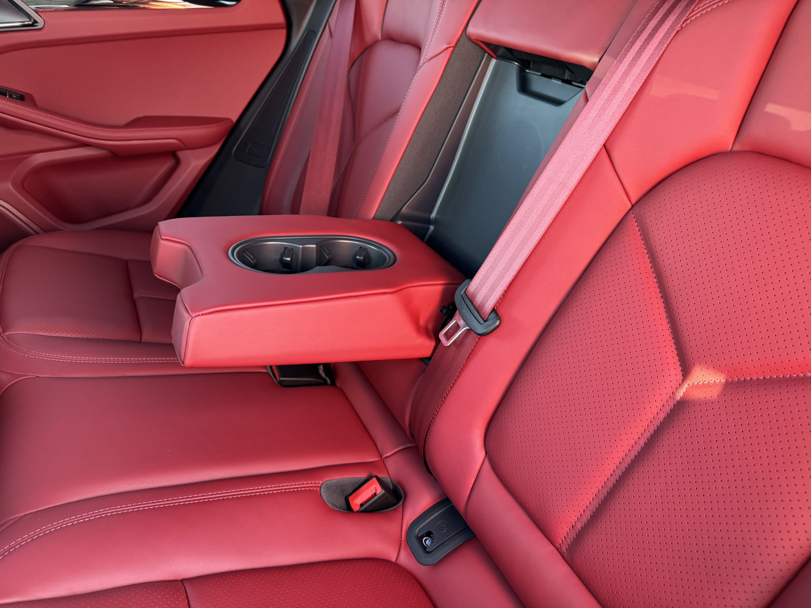 New 2025 Porsche Macan AWD/4WD image 21