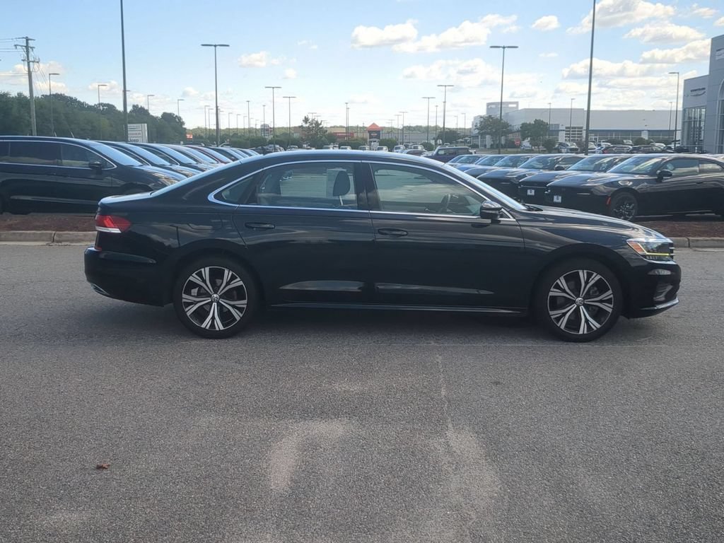 Used 2022 Volkswagen Passat 2.0T SE FWD image 6