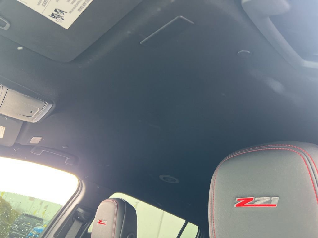 Used 2025 Chevrolet Traverse Z71 w/ Enhanced Driving Package image 9