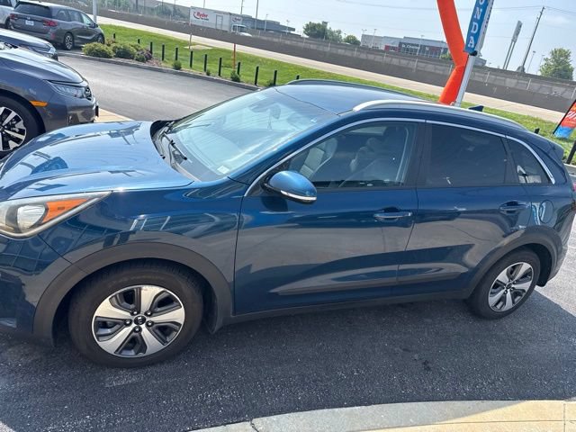 Used 2018 Kia Niro EX FWD image 3