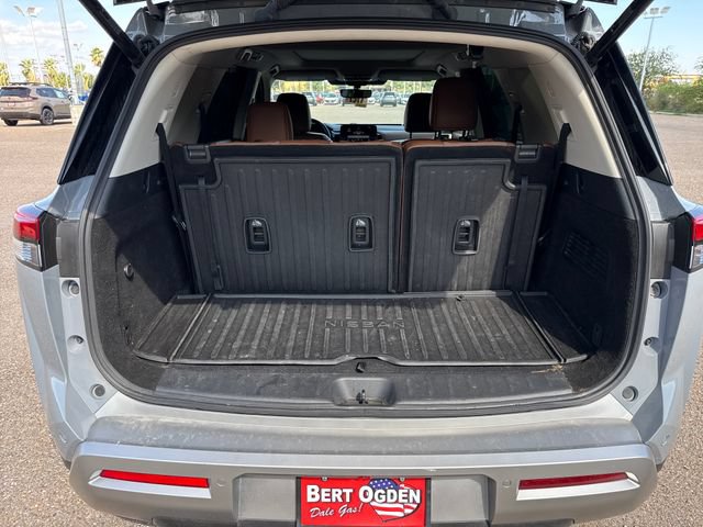 Certified 2025 Nissan Pathfinder Platinum AWD/4WD image 24