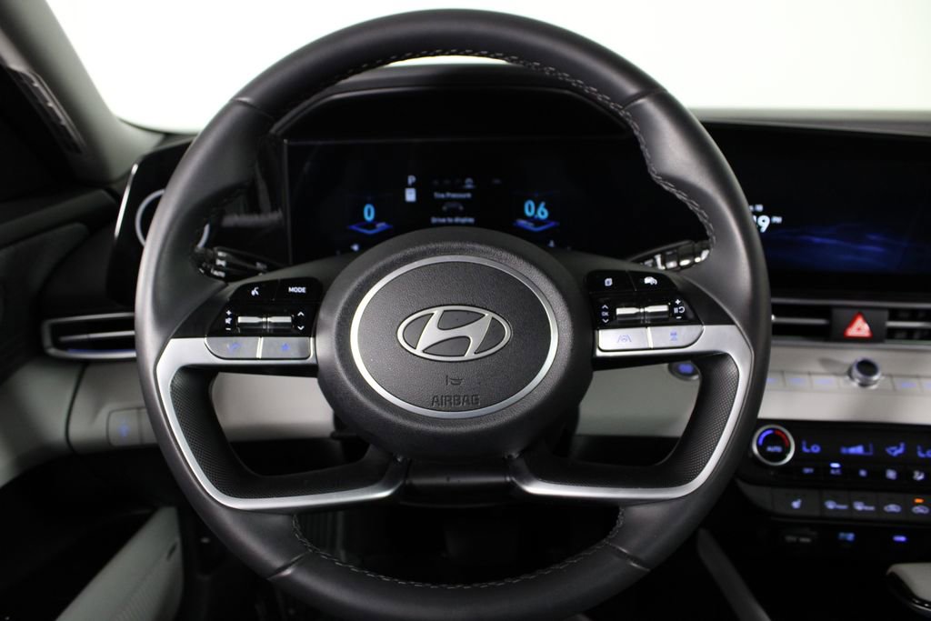 Certified 2025 Hyundai Elantra Limited image 25