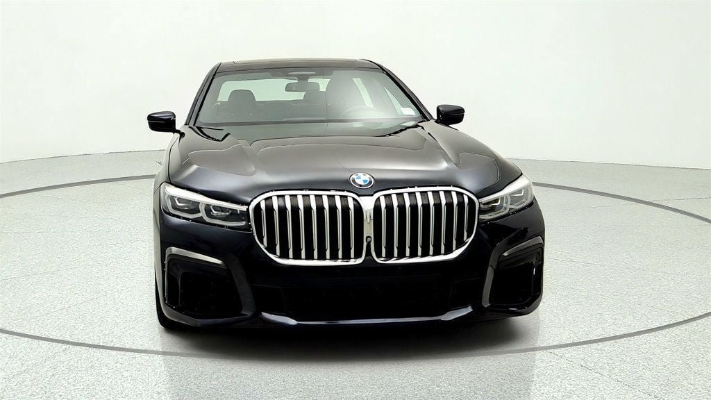 Used 2020 BMW 745e xDrive AWD/4WD image 2