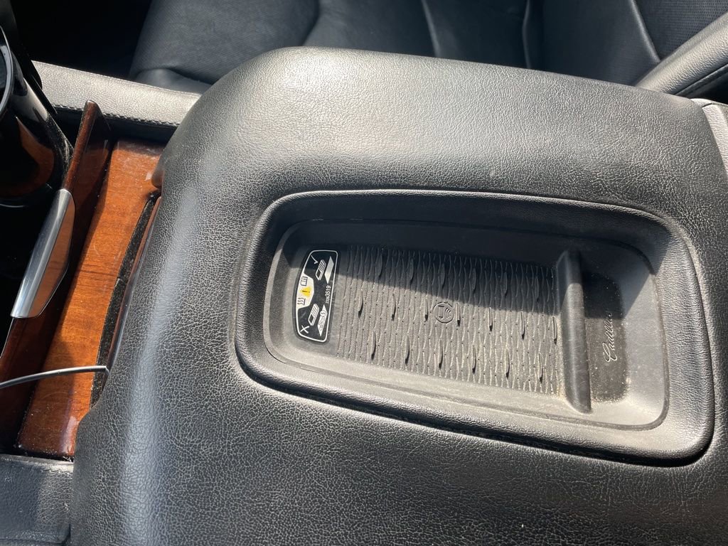 Used 2016 Cadillac Escalade Luxury image 16