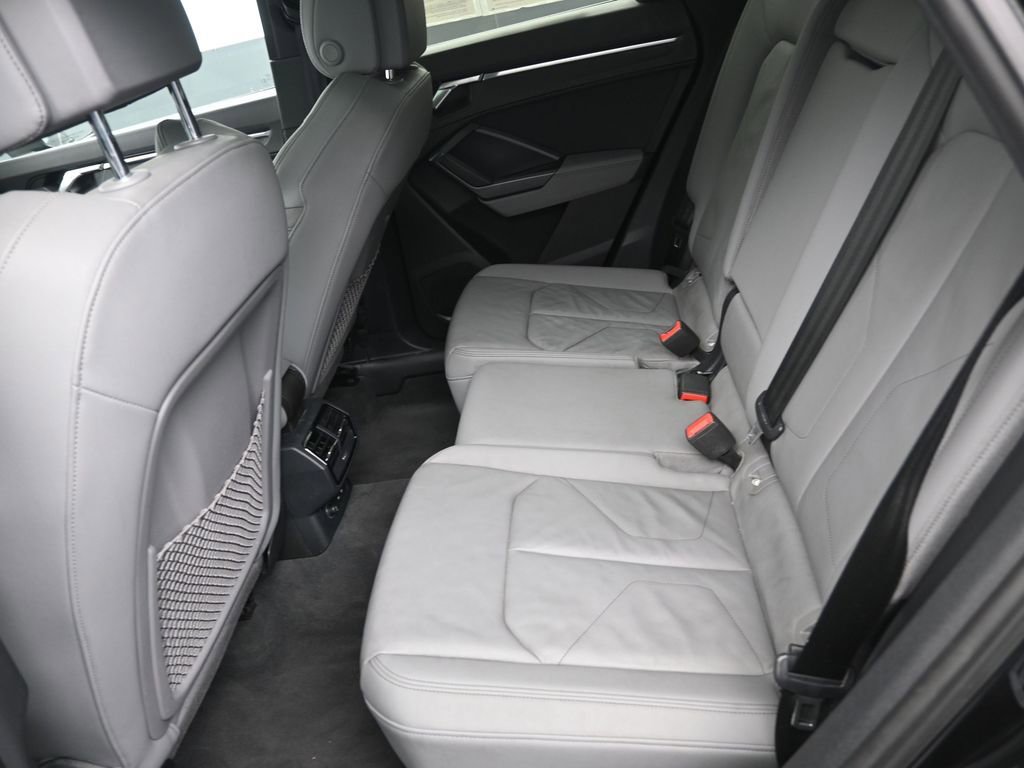 Used 2019 Audi Q3 2.0T Premium Plus w/ Premium Plus Package image 11