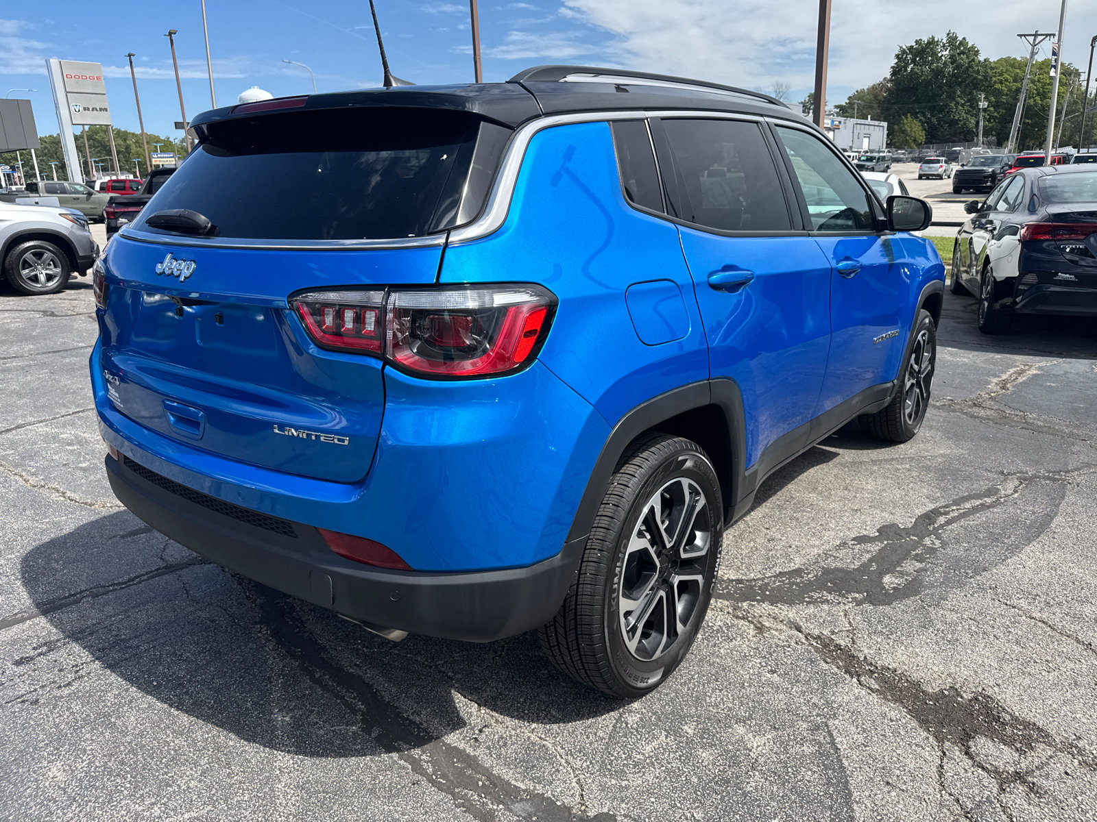 Used 2022 Jeep Compass Limited AWD/4WD image 5