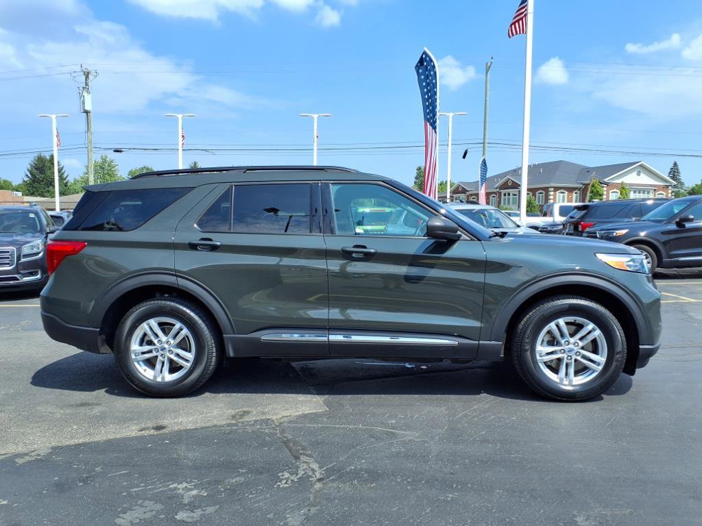 Used 2023 Ford Explorer XLT image 4