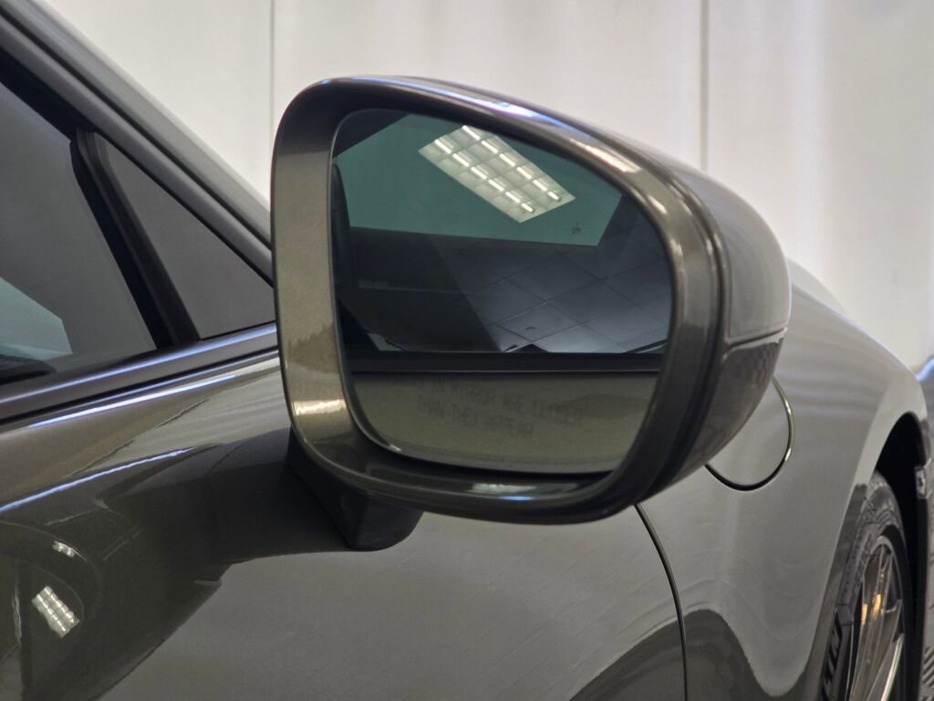 Certified 2022 Porsche 911 Turbo image 29