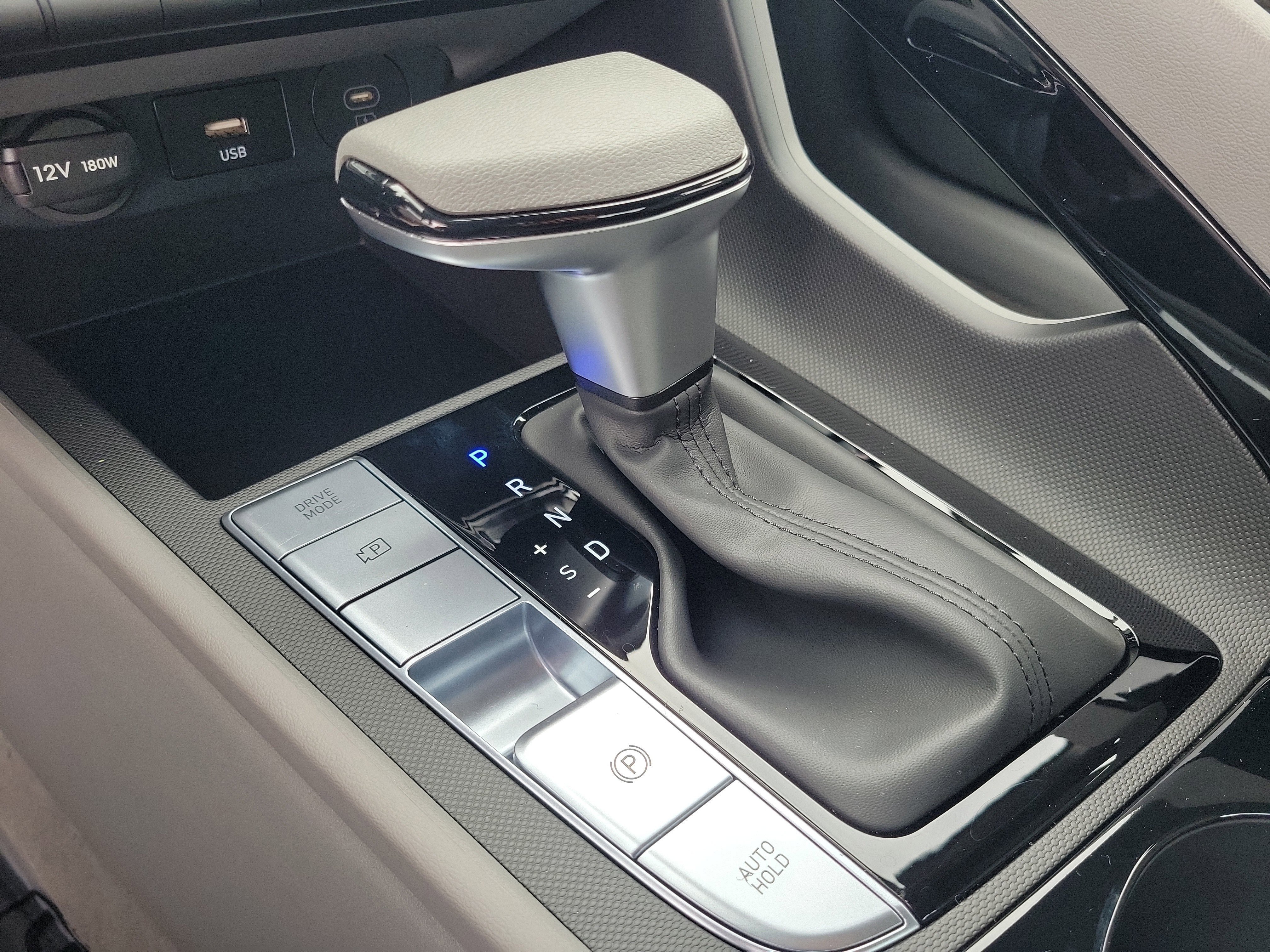 Certified 2025 Hyundai Elantra Hybrid FWD image 24