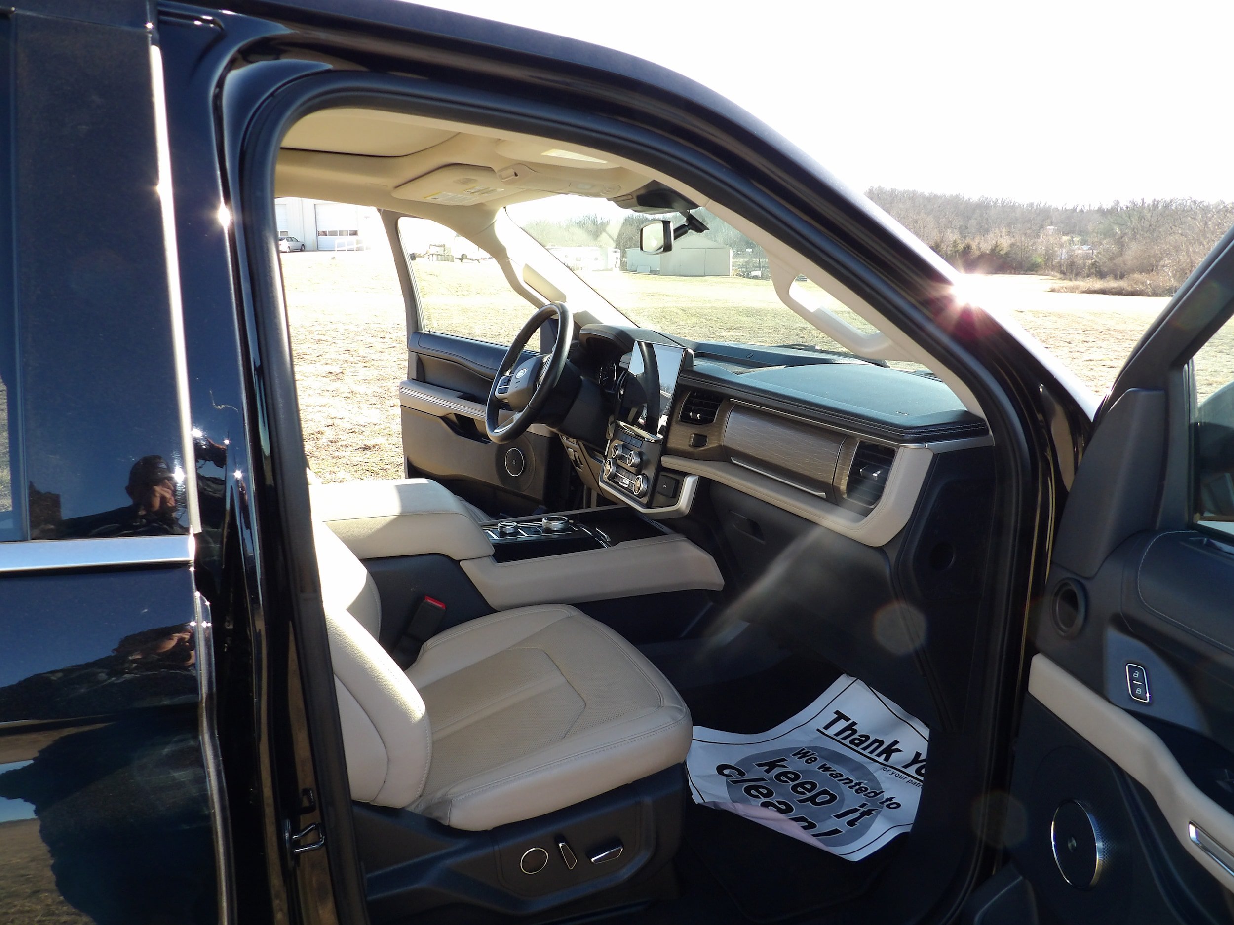 Used 2024 Ford Expedition Limited image 13