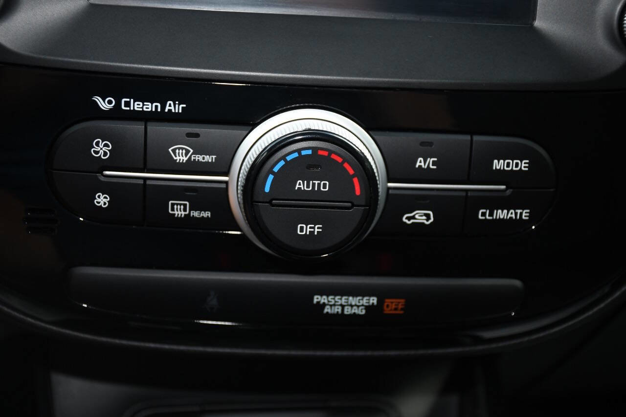 Used 2018 Kia Soul ! FWD image 35