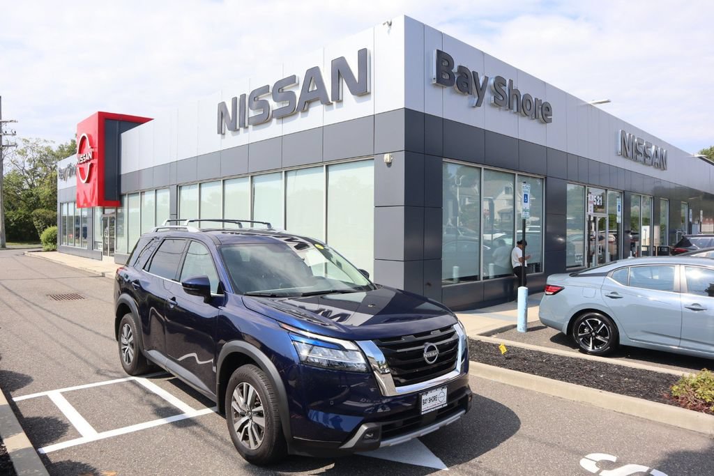 Certified 2024 Nissan Pathfinder SL AWD/4WD image 1