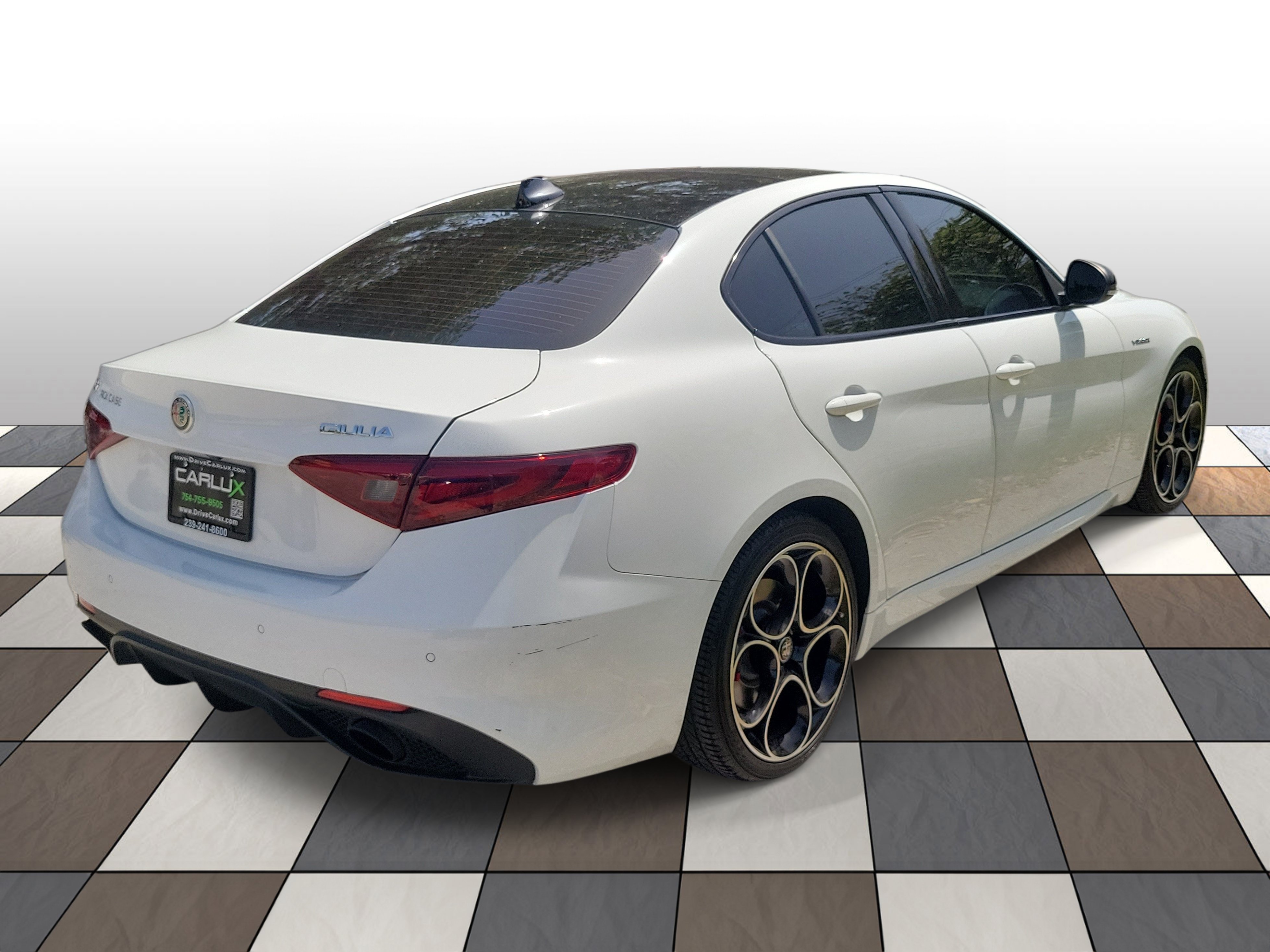 Used 2023 Alfa Romeo Giulia Veloce RWD image 4