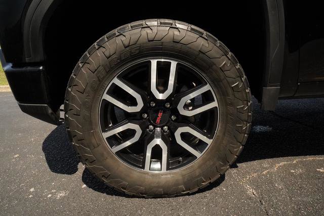 Used 2023 GMC Sierra 1500 AT4 w/ Technology Package AWD/4WD image 40