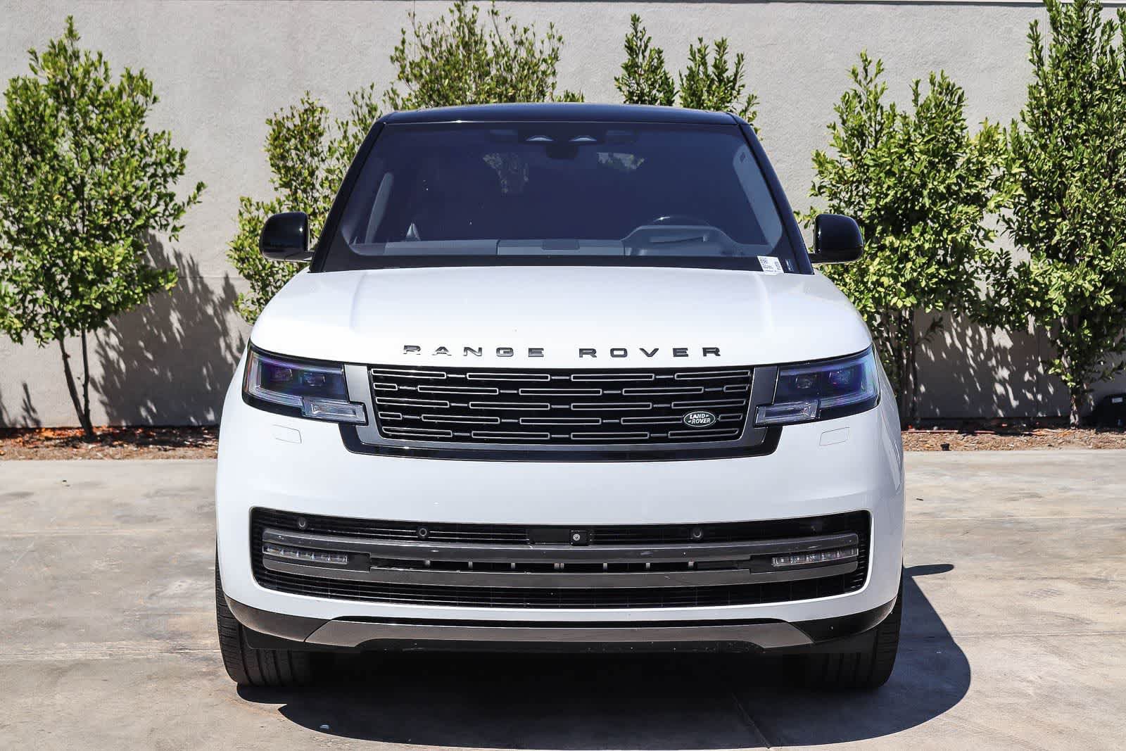 Used 2023 Land Rover Range Rover Long Wheelbase SE AWD/4WD image 2