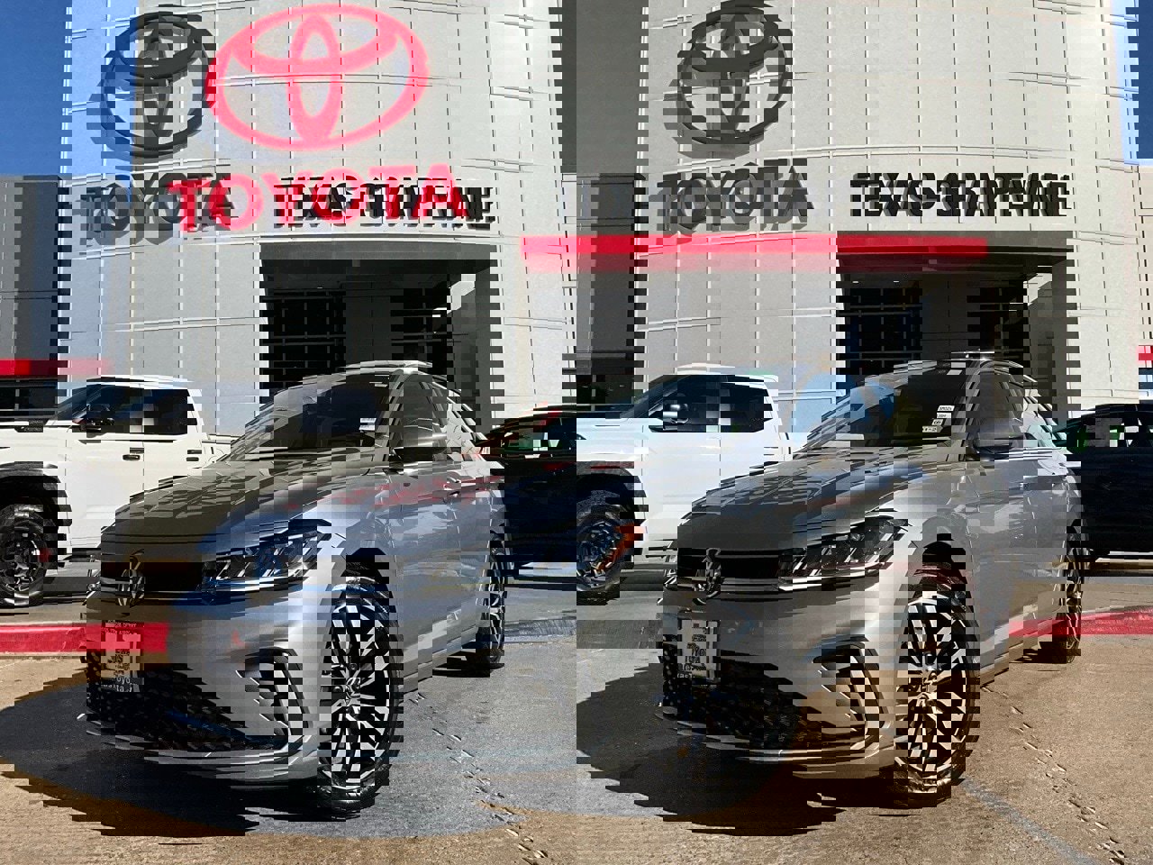 Used 2025 Volkswagen Jetta SE image 2