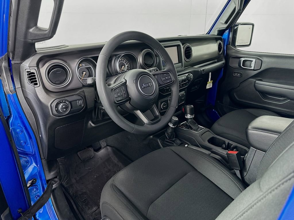 Used 2023 Jeep Gladiator Sport AWD/4WD image 9