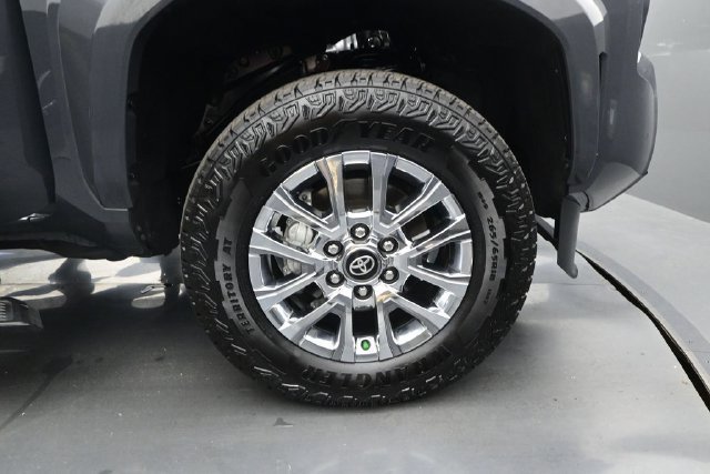 Used 2024 Toyota Tacoma Limited w/ Limited Package (LT) AWD/4WD image 19