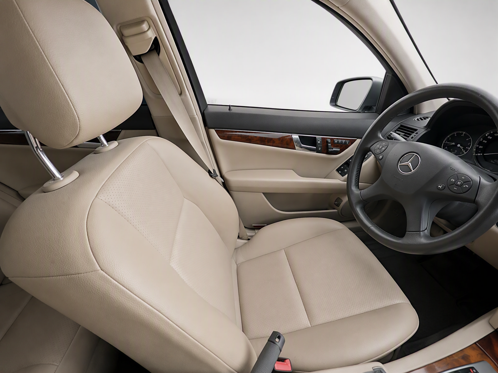 Used 2010 Mercedes-Benz C 350 Sport image 16