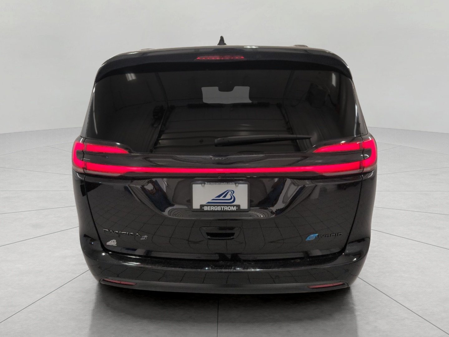 Used 2025 Chrysler Pacifica Premium FWD image 26