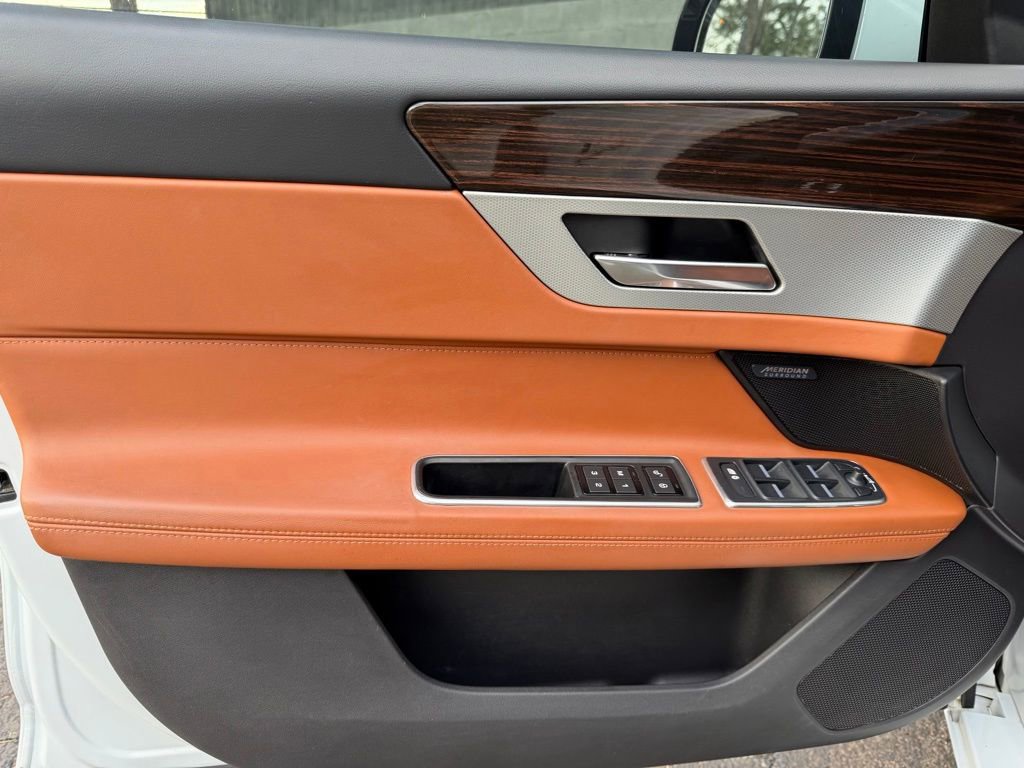 Used 2018 Jaguar XF Portfolio image 11