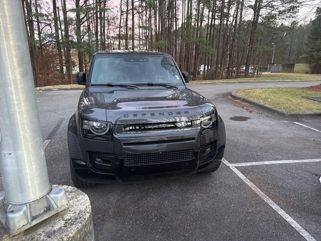 Used 2025 Land Rover Defender 110 V8 image 13