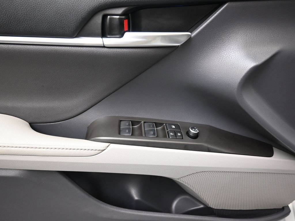 Used 2023 Toyota Camry XLE w/ Cold Weather Package image 21