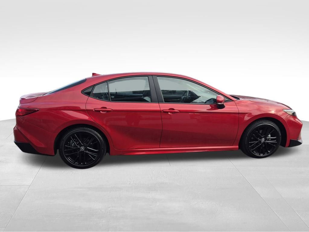 Used 2025 Toyota Camry LE image 9