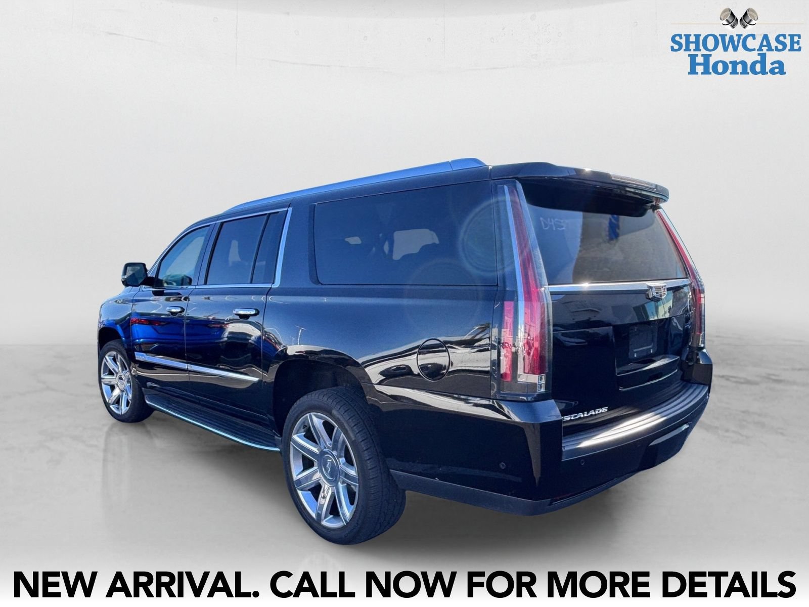 Used 2018 Cadillac Escalade ESV Luxury AWD/4WD image 4