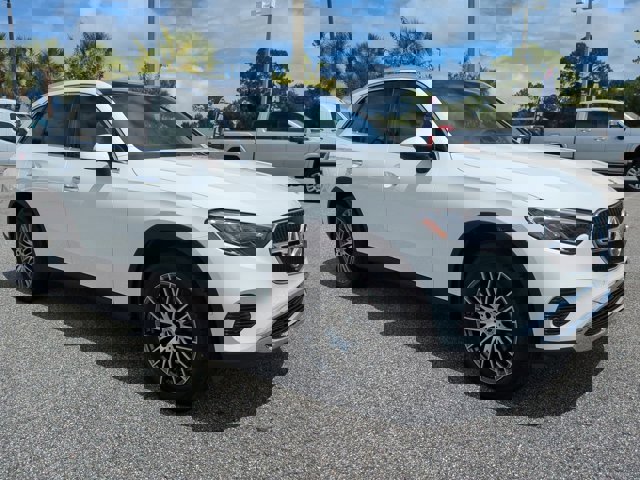 Used 2026 Mercedes-Benz GLC 300 4MATIC image 2