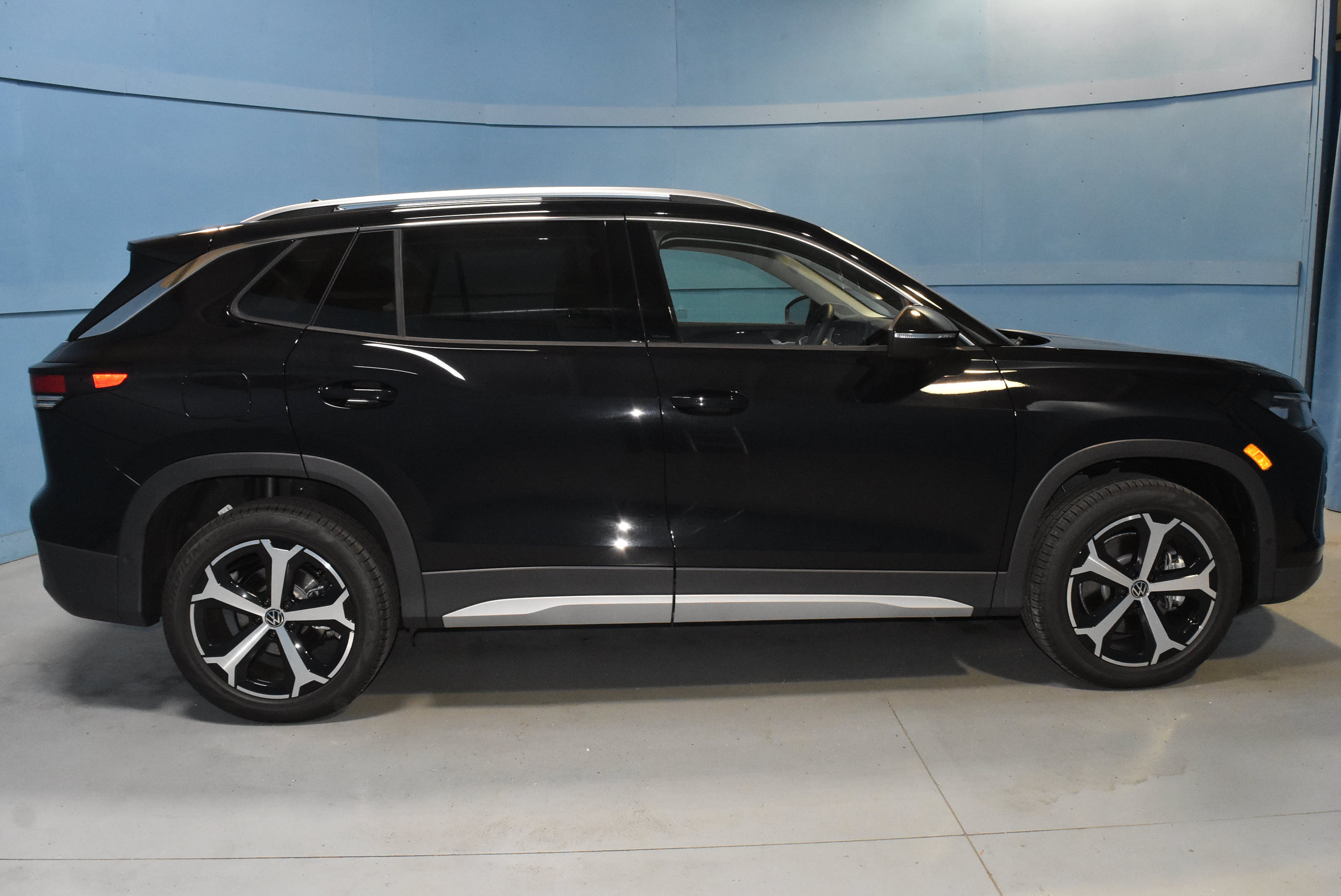 New 2026 Volkswagen Tiguan SE AWD/4WD image 16